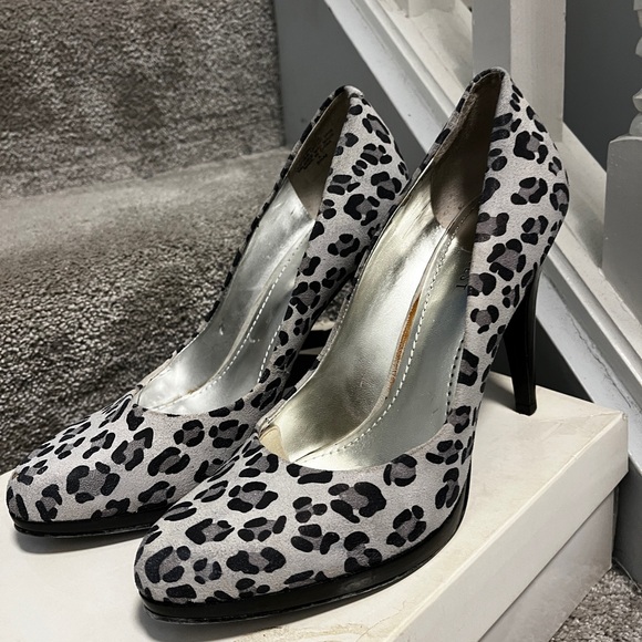 Nine West Pumps - Leopard Fabric - Picture 2 of 4